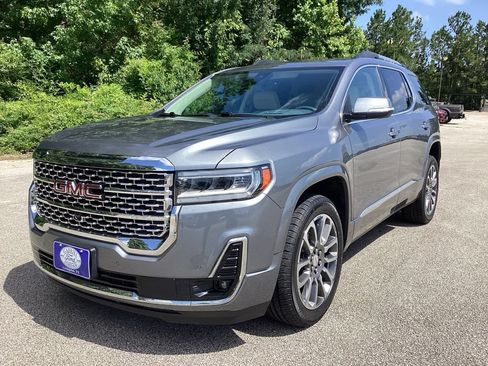 Used 2022 GMC Acadia Denali w/ Denali Technology Package AWD/4WD image 3