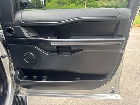 Used 2019 Ford Expedition XLT w/ Equipment Group 202A RWD image 9