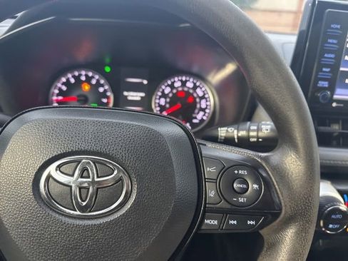 Used 2022 Toyota RAV4 XLE AWD/4WD image 14