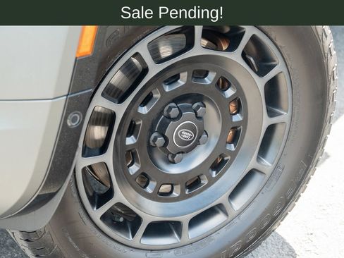 Certified 2025 Land Rover Defender 110 AWD/4WD image 9