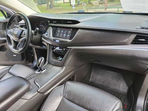 Used 2018 Cadillac XT5 Luxury image 39