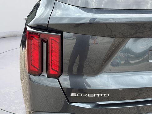 Used 2024 Kia Sorento S FWD image 30