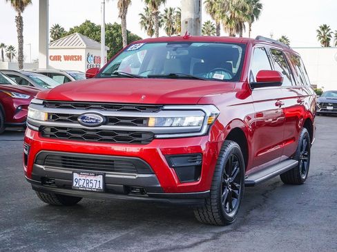 Used 2022 Ford Expedition XLT image 4