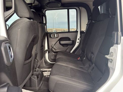 Used 2022 Jeep Gladiator Sport image 11