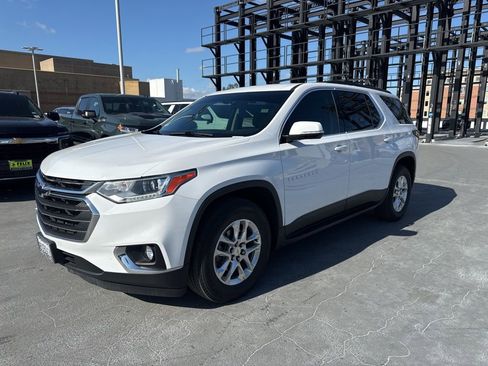 Used 2021 Chevrolet Traverse LT image 1