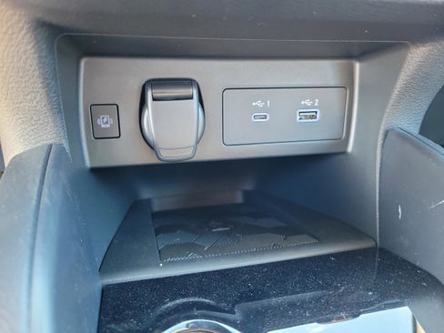 New 2025 Nissan Versa SR image 30