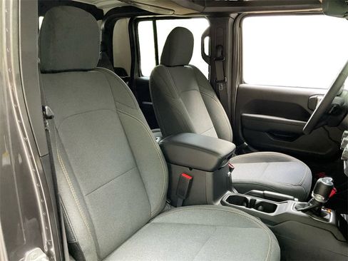 New 2025 Jeep Gladiator Sport image 27