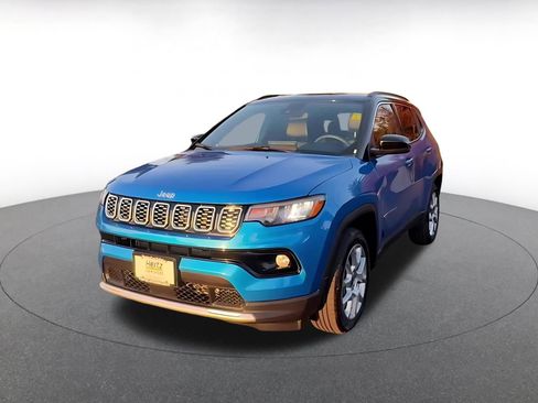 Used 2025 Jeep Compass Limited image 7
