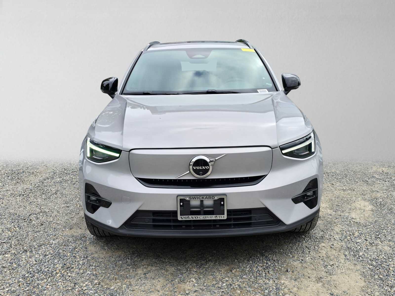 Used 2024 Volvo XC40 Recharge Plus w/ Protection Package Premier AWD/4WD image 8