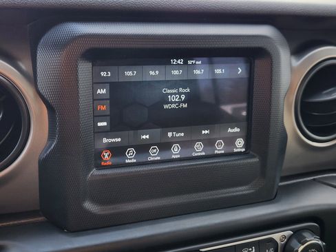 Used 2019 Jeep Wrangler Unlimited Sport S image 33