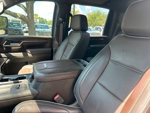 Used 2024 GMC Sierra 2500 Denali w/ Denali Reserve Package AWD/4WD image 10