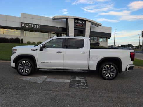 Used 2023 GMC Sierra 1500 Denali w/ Denali Reserve Package AWD/4WD image 2