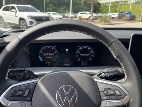 New 2025 Volkswagen Tiguan SE image 19