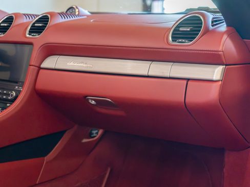 Used 2021 Porsche 718 Boxster RWD image 47