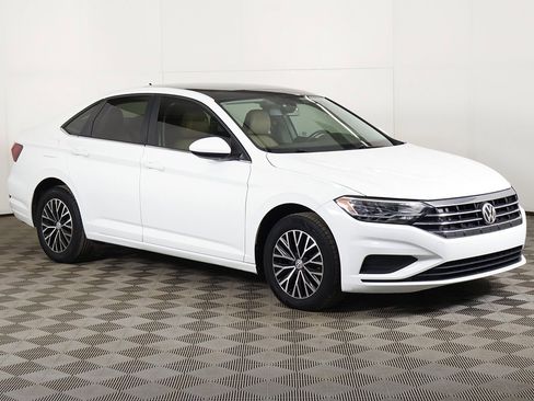 Used 2019 Volkswagen Jetta SE image 2