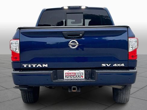 Used 2020 Nissan Titan SV w/ SV Convenience Package image 4