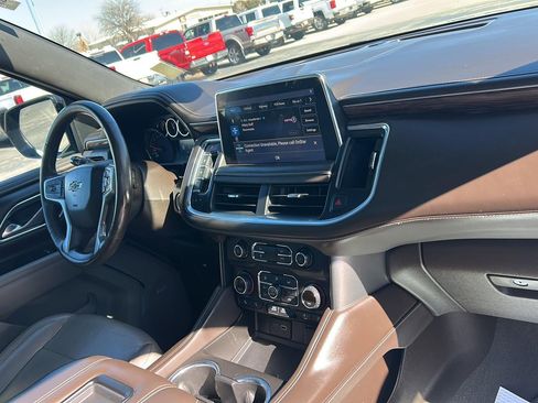 Used 2021 Chevrolet Suburban Z71 w/ Z71 Signature Package image 9