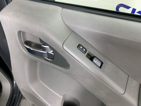 Used 2015 Nissan Frontier SV image 39