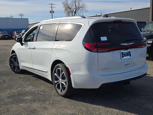 New 2026 Chrysler Pacifica Pinnacle w/ Trailer Tow Group image 14