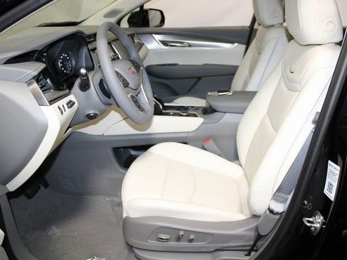 New 2026 Cadillac XT5 Premium Luxury w/ Driver Assist Package AWD/4WD image 5