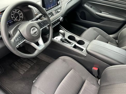 Used 2025 Nissan Altima 2.5 SV image 11