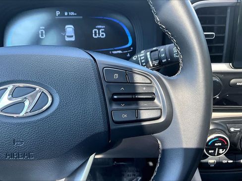 Used 2025 Hyundai Venue SEL FWD image 25