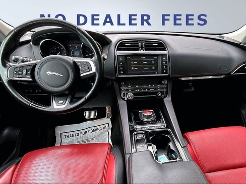 Used 2018 Jaguar F-PACE R-Sport image 7
