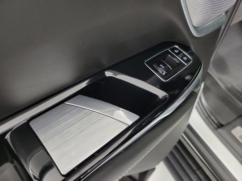 Certified 2025 Cadillac Escalade ESV Sport Platinum w/ LPO, Floor Liner Package AWD/4WD image 15