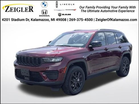 Used 2025 Jeep Grand Cherokee Altitude AWD/4WD image 1
