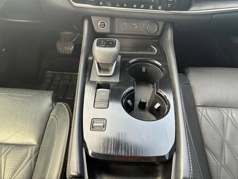 Certified 2023 Nissan Rogue Platinum w/ Platinum Premium Package FWD image 16
