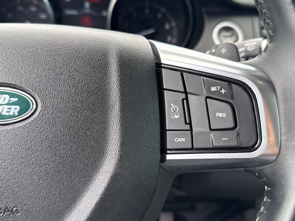 Used 2018 Land Rover Discovery Sport SE AWD/4WD image 15