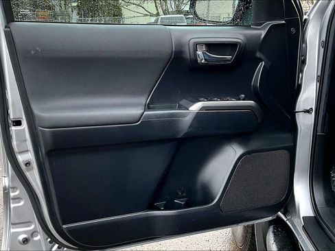 Used 2021 Toyota Tacoma TRD Off-Road w/ Technology Package image 23