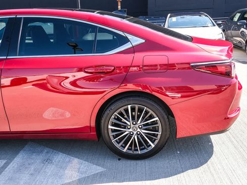 Used 2023 Lexus ES 350 w/ Premium Package FWD image 8