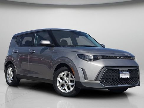 Used 2023 Kia Soul LX w/ Option Group 015 FWD image 2