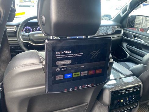 Used 2022 Jeep Wagoneer Series III w/ Premium Group I image 23