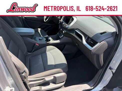 Used 2023 GMC Terrain SLE w/ Driver Convenience Package FWD image 7
