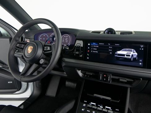 New 2026 Porsche Cayenne image 32