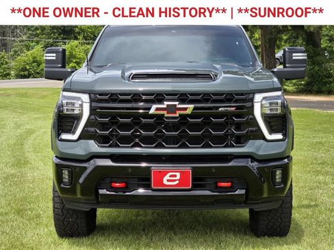 Used 2025 Chevrolet Silverado 2500 ZR2 w/ Technology Package AWD/4WD image 2