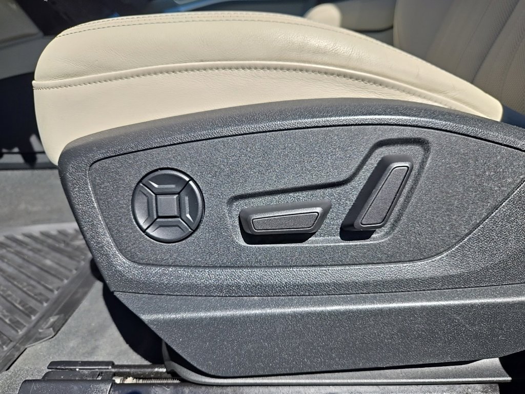 Used 2024 Audi Q8 e-tron Premium Plus w/ Premium Plus Package AWD/4WD image 18