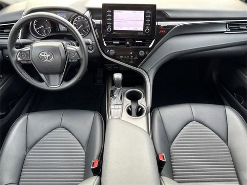 Used 2023 Toyota Camry SE image 12