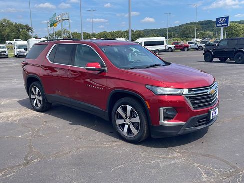 Used 2023 Chevrolet Traverse LT w/ LT Premium Package FWD image 7