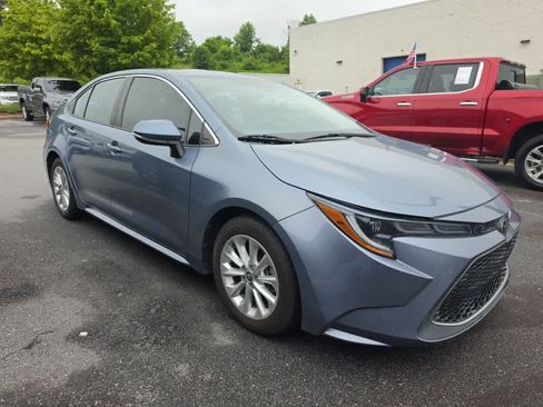 Used 2020 Toyota Corolla XLE FWD image 3
