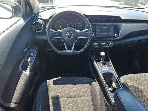 Used 2023 Nissan Kicks SV FWD image 11