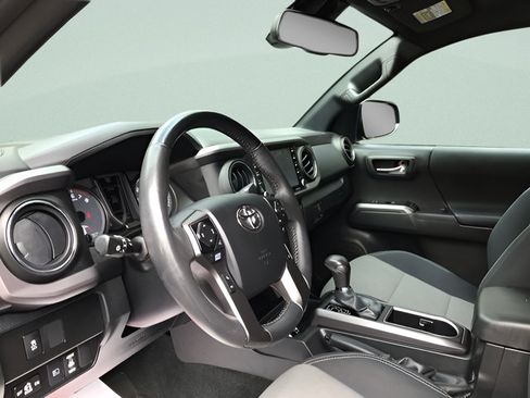 Certified 2023 Toyota Tacoma TRD Off-Road AWD/4WD image 16
