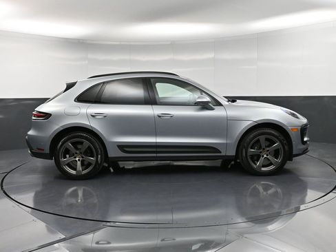 Certified 2022 Porsche Macan image 9