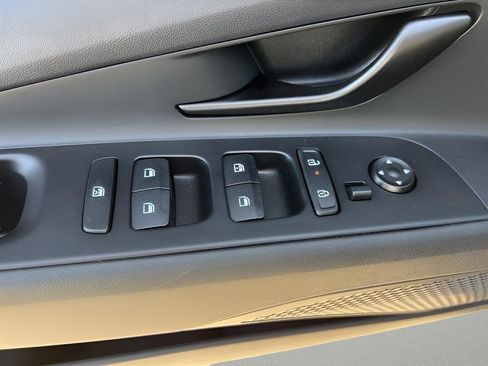 Used 2025 Hyundai Elantra Sport image 14