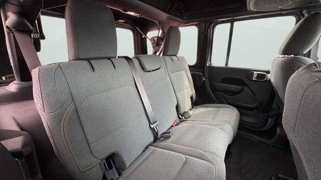 Used 2024 Jeep Wrangler Unlimited Sport AWD/4WD image 21