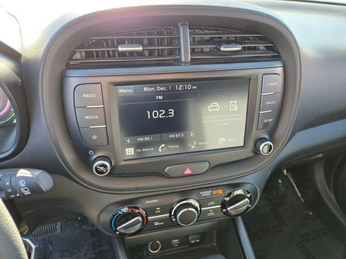 Used 2023 Kia Soul LX w/ LX Technology Package image 25