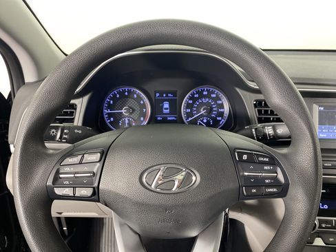 Used 2020 Hyundai Elantra SE FWD image 19