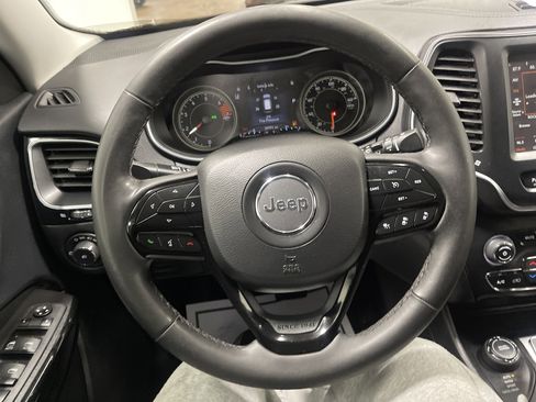 Used 2023 Jeep Cherokee Altitude Lux image 30